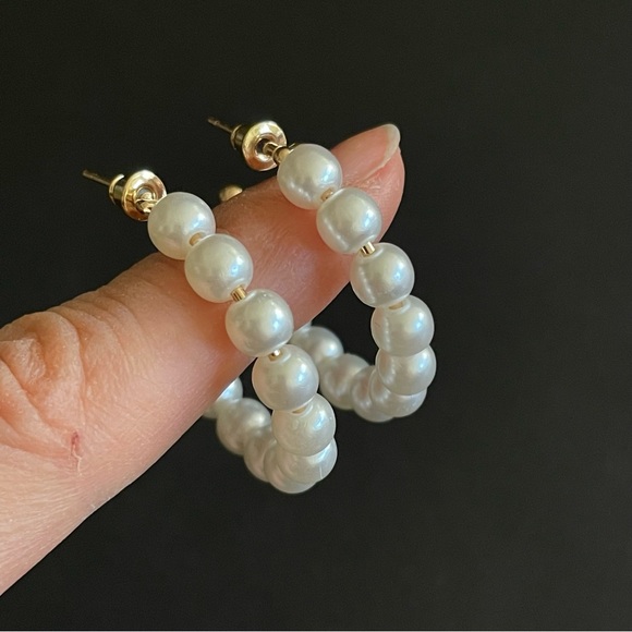 Gold Pearl Hoop Fashion Earrings - NWT - Picture 6 of 8